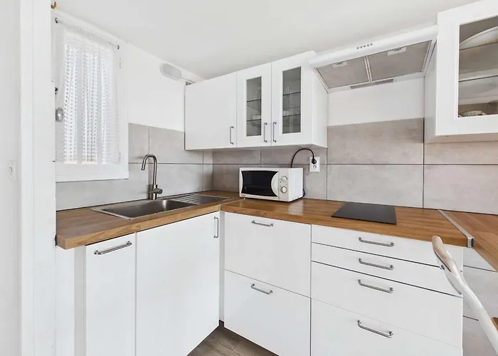 Duplex Climatise 6 Pers, Terrasse Sud, Proche Plage, Parking Prive - Fr-1-326-662 *